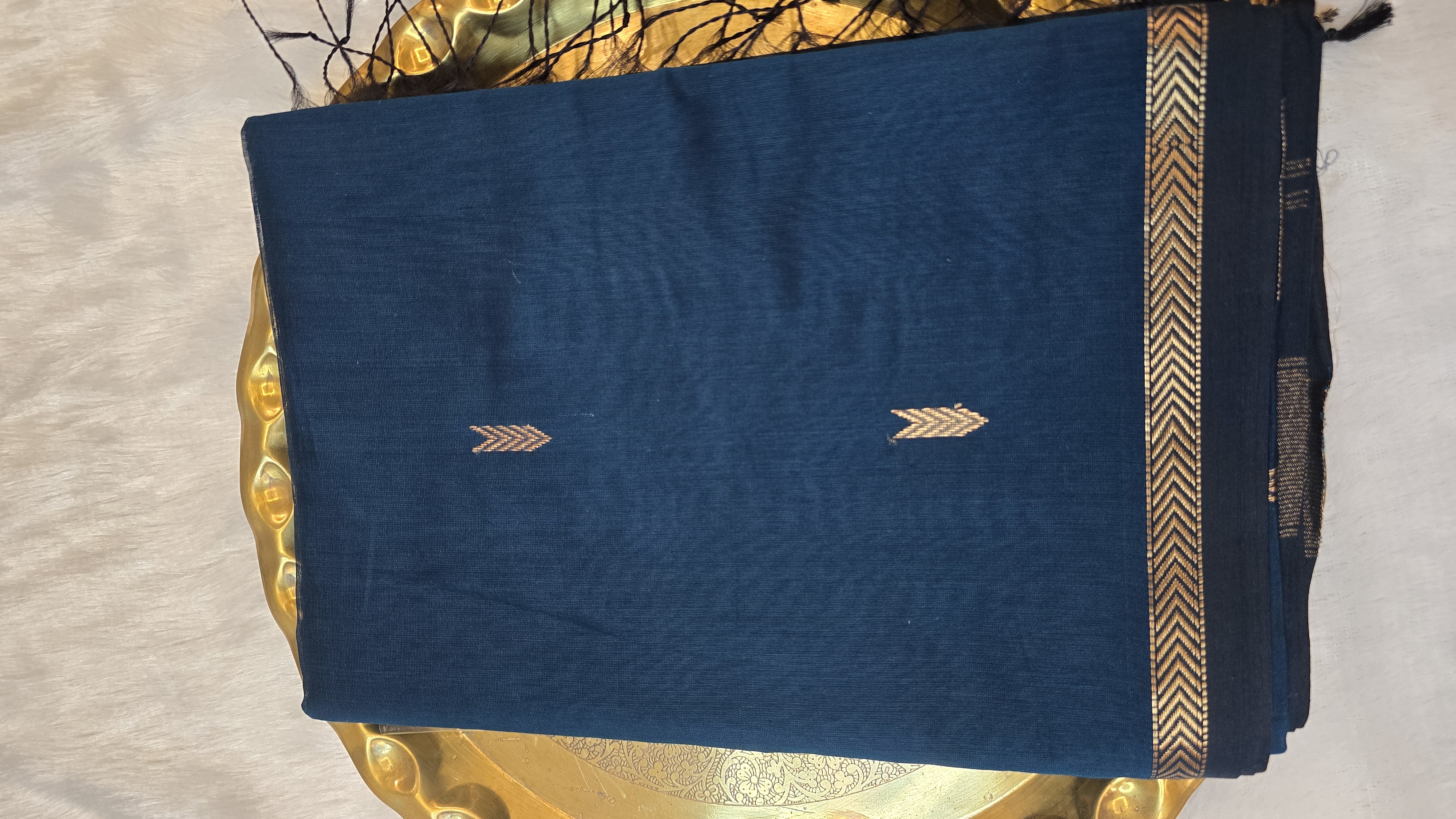 Arrow Butti with Small border